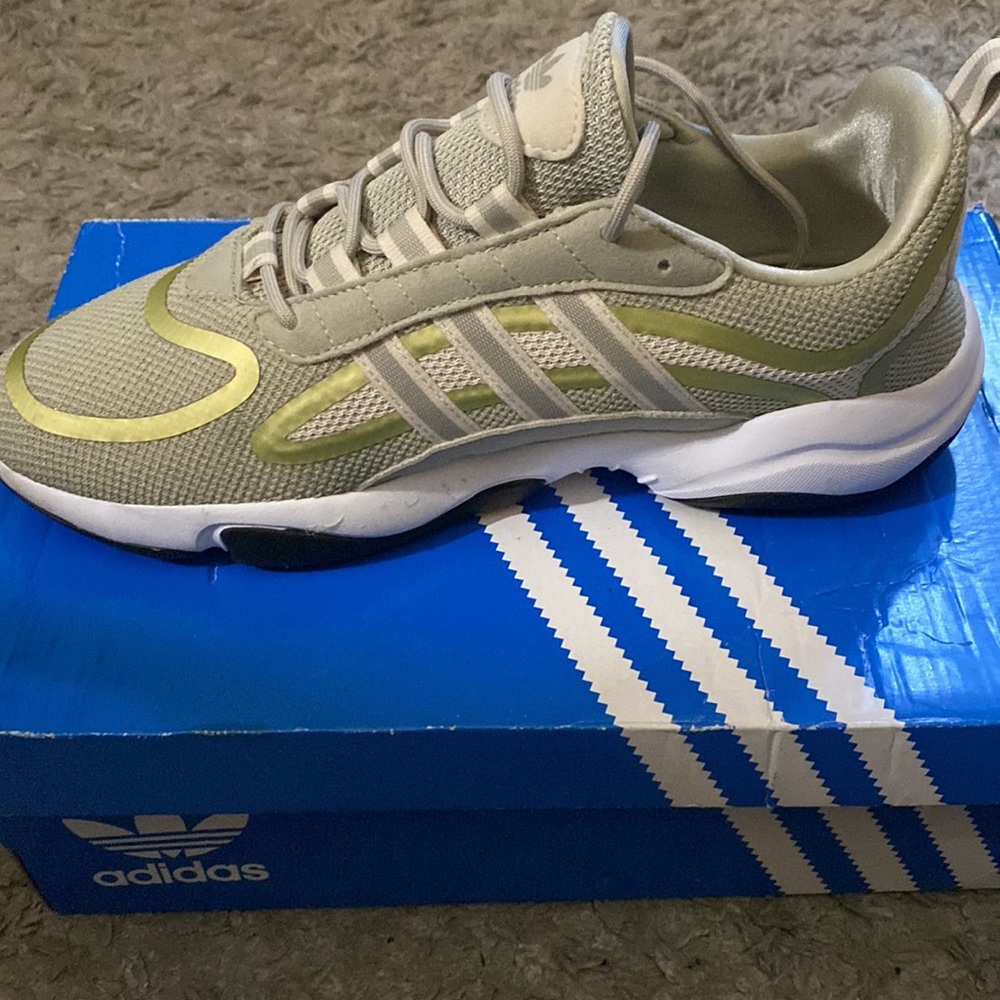 Adidas - Picture 3 of 4